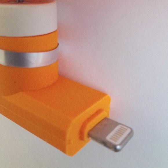 New SMART Accessories Creamsicle Orange Plug And Play Mobile Fan - Picture 3 of 9